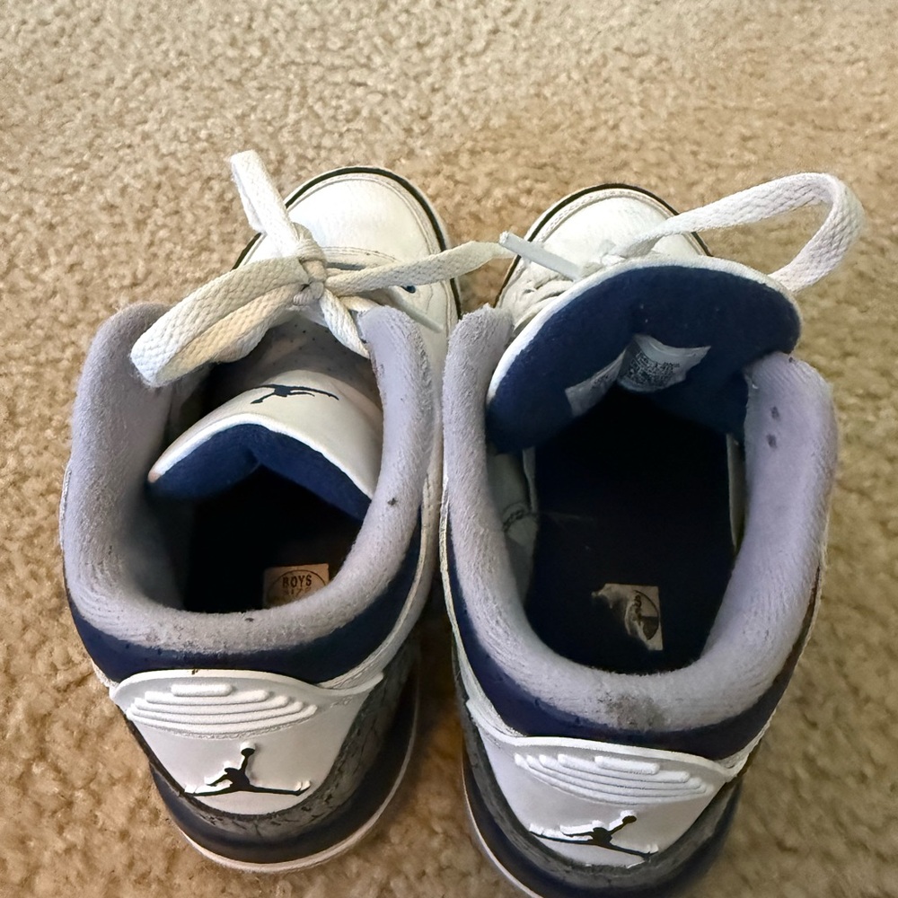 Jordan 3 Retro Kids White and Blue Sneakers - Picture 2 of 5